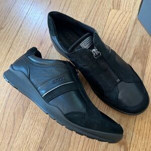 NEW! Ecco Women's Black Leather Sneakers